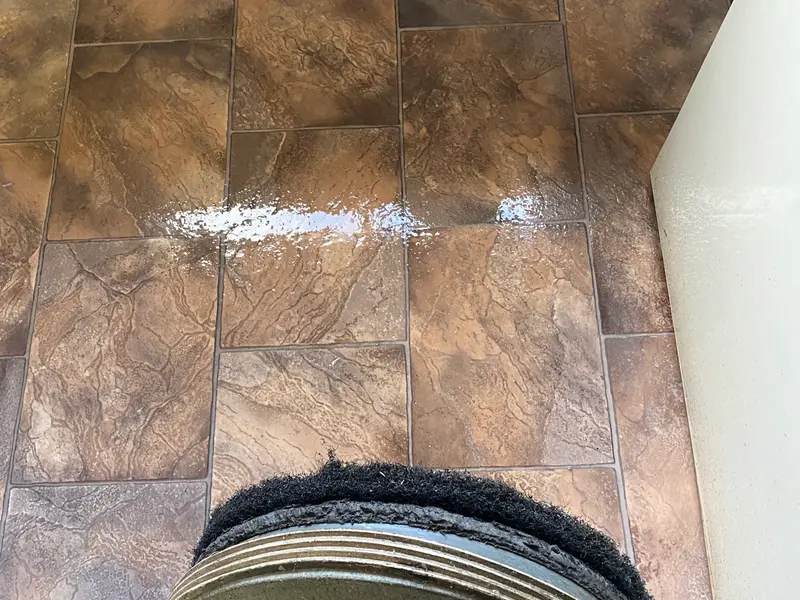 Floor machine with a stripping pad working on vinyl tiles