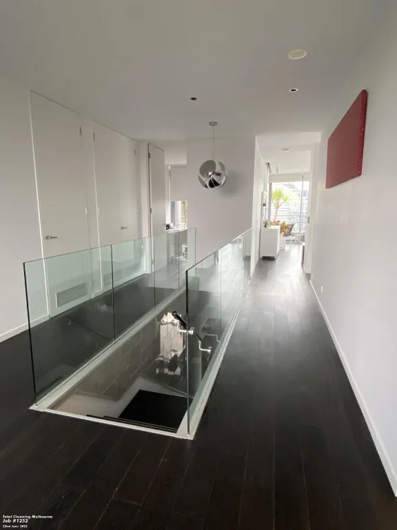 Vinyl floor buffing and polishing result