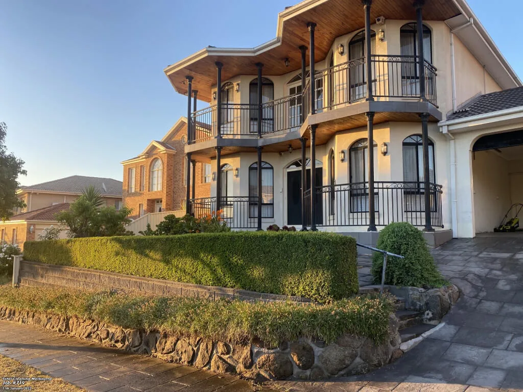 Pre-sale property cleaning - kitchen and living areas